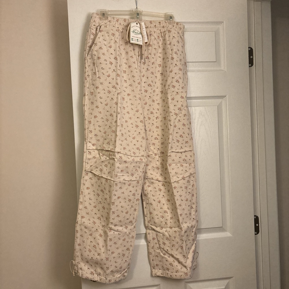 Very J Cream Floral work or Lounge Pants Sz S
